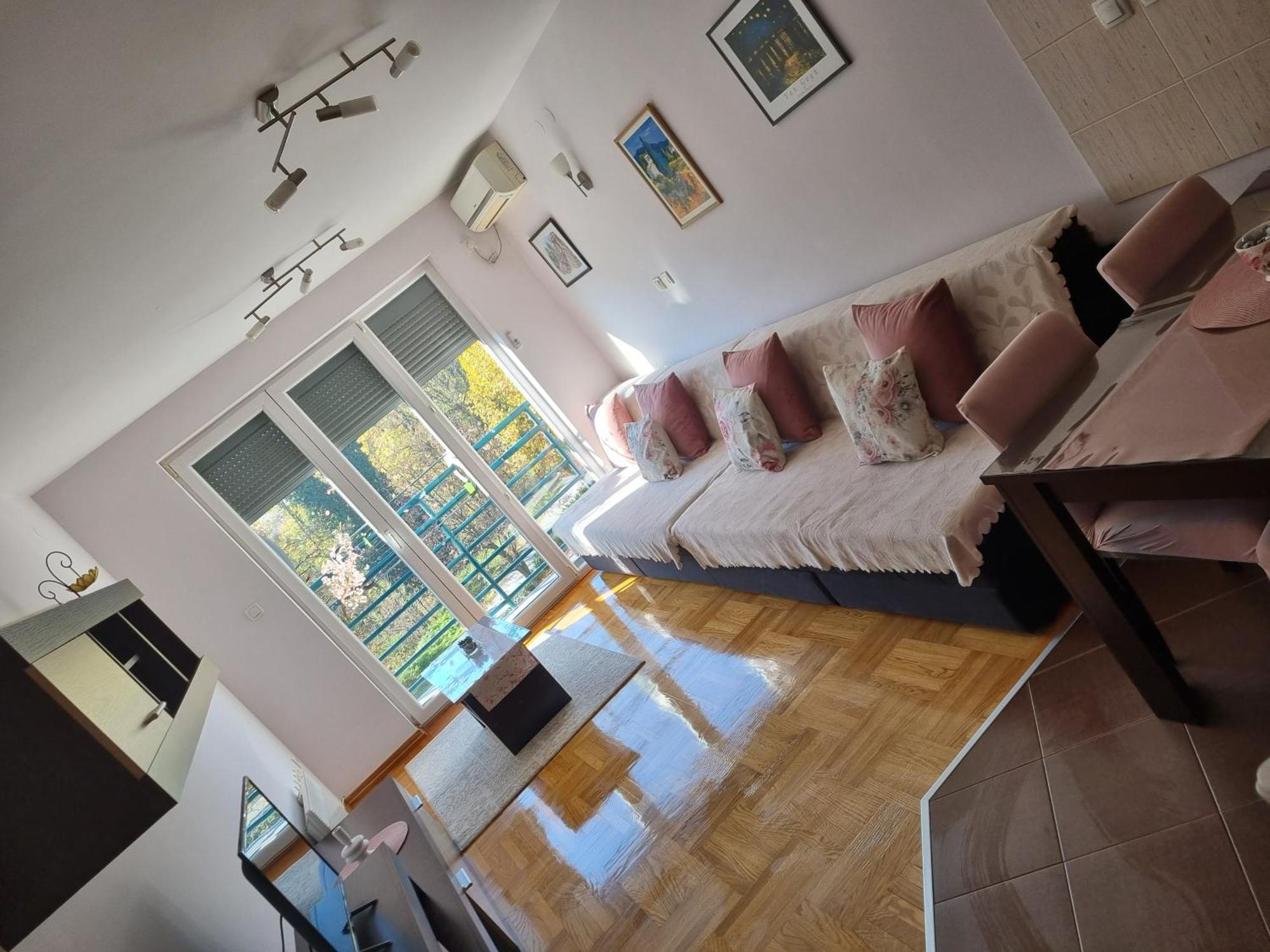 Studio Apartman Zvezdana Noc Vrnjačka Banja Kültér fotó